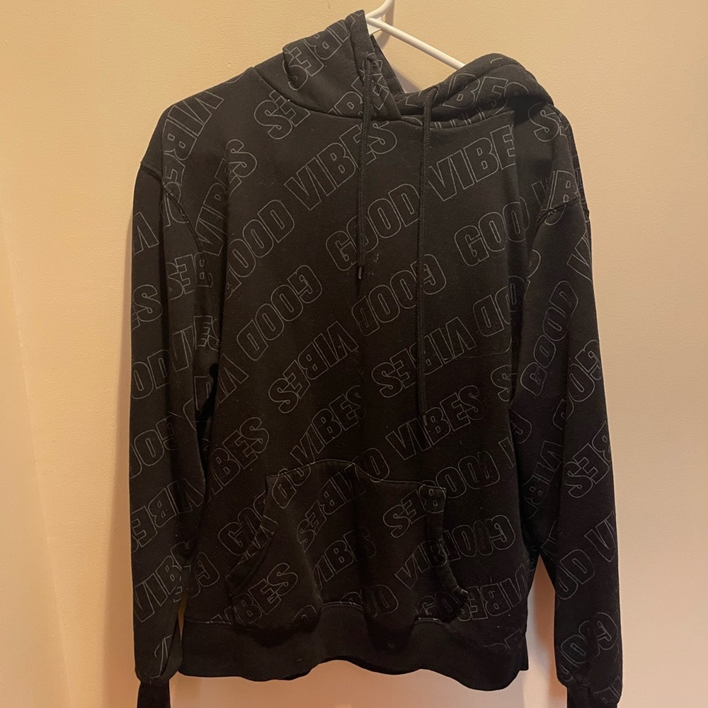 “Good Vibes” black hoodie! 🤍